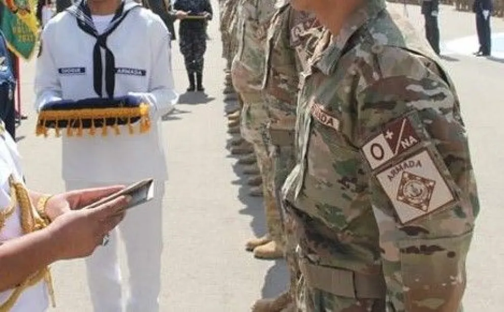 Un premilitar recibiendo su libreta (imagen referencial). Foto: Los Tiempos 