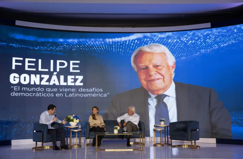 El expresidente del Gobierno español Felipe González participa en el seminario "Excelencia legislativa: Innovación, Reformas y Cohesión Partidaria", este sábado en Santo Domingo (República Dominicana). Foto: EFE