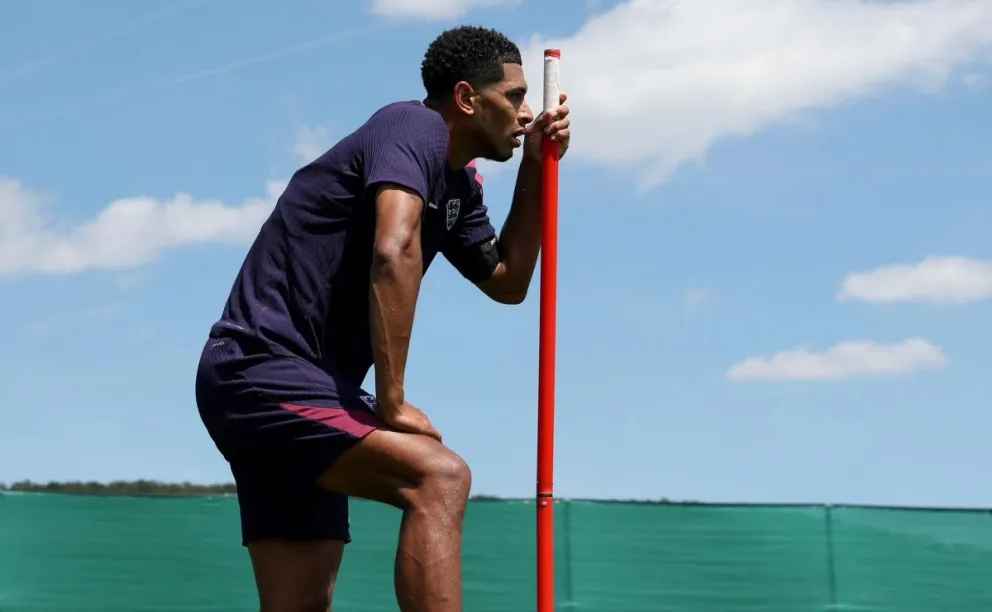 Bellingham, la gran estrella de Inglaterra, va por el título hoy. Foto UEFA