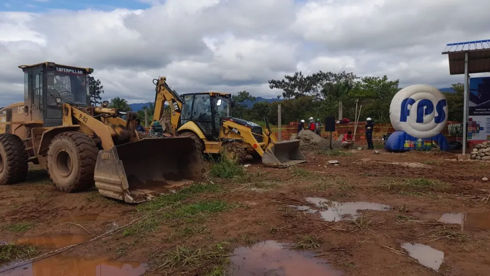 Maquinaria pesada en una obra en La Paz. Foto: FPS-La Paz en Facebook