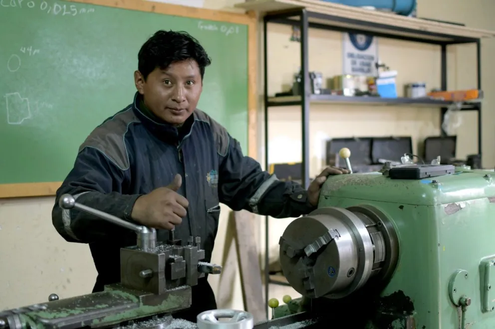 Un microempresario trabaja en su taller de La Paz. Foto: BDP