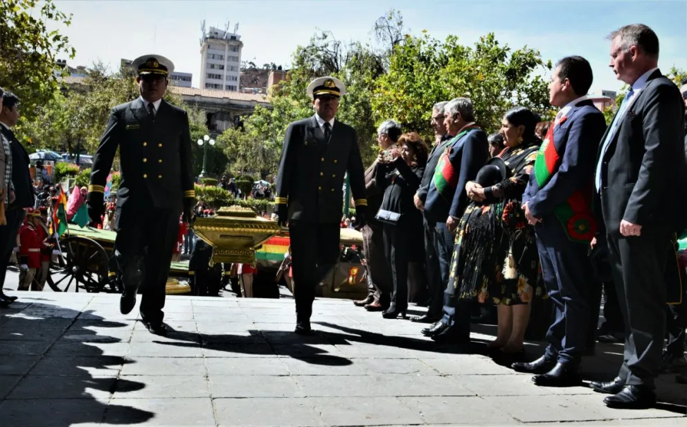 Ingreso de los restos de Pedro Domingo Murillo a la Catedral.   Foto: Leny Chuquimia / Visión 360