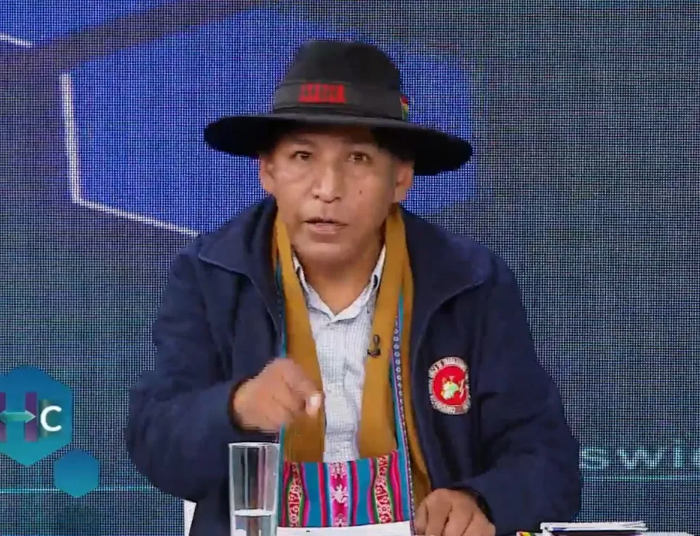 Efrain Mollo en entrevista con el canal estatal.  Foto: Captura Bolivia TV