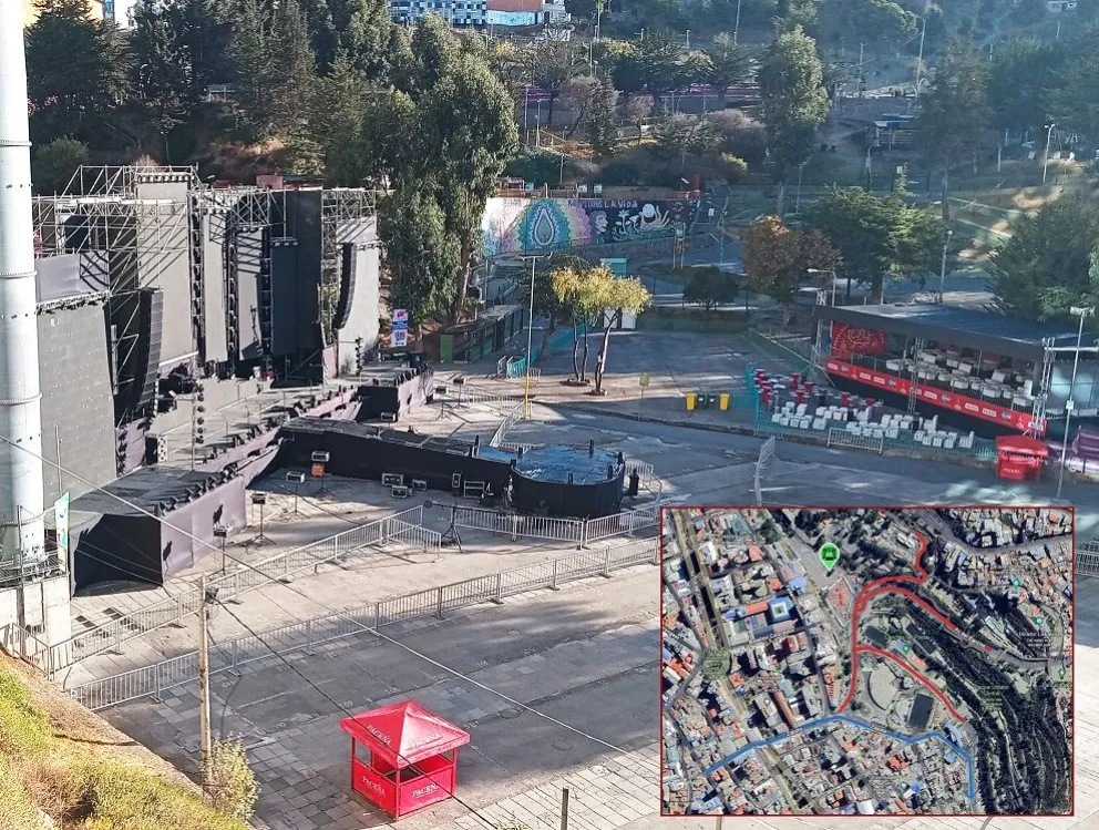 Escenario para la verbena paceña, instalado en el PUC, en la Avenida del Ejército. Foto: Carlos Quisbert