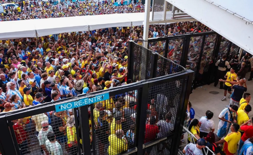 Los incidentes que se produjeron en las puertas de ingreso antes del inicio de la final de la Copa América.
