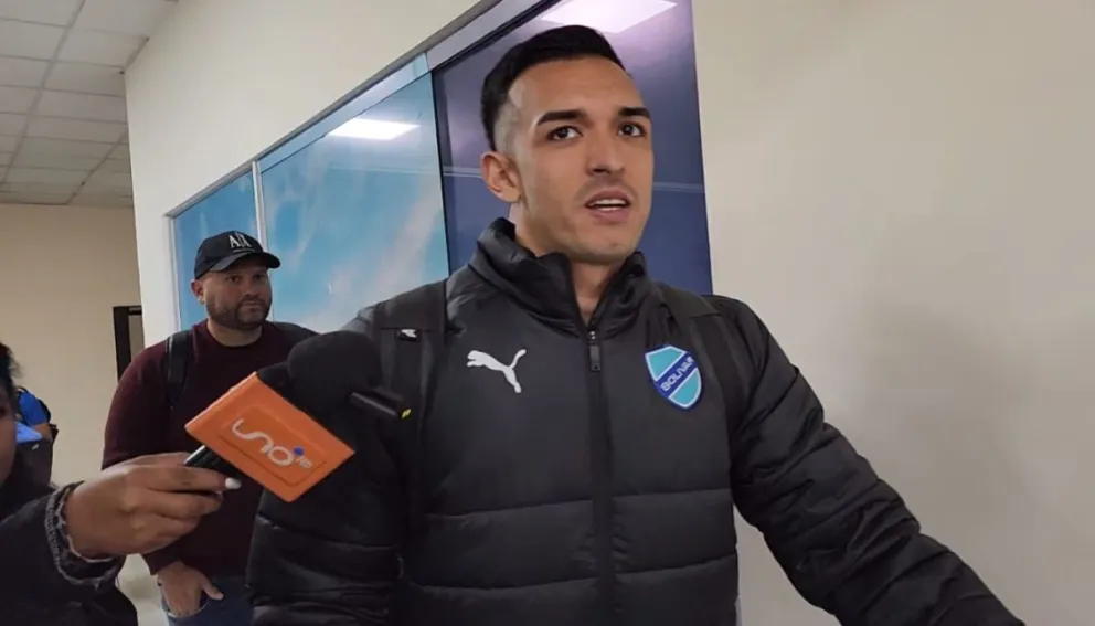 Oviedo llega al aeropuerto de El Alto. Foto: Sports 360.