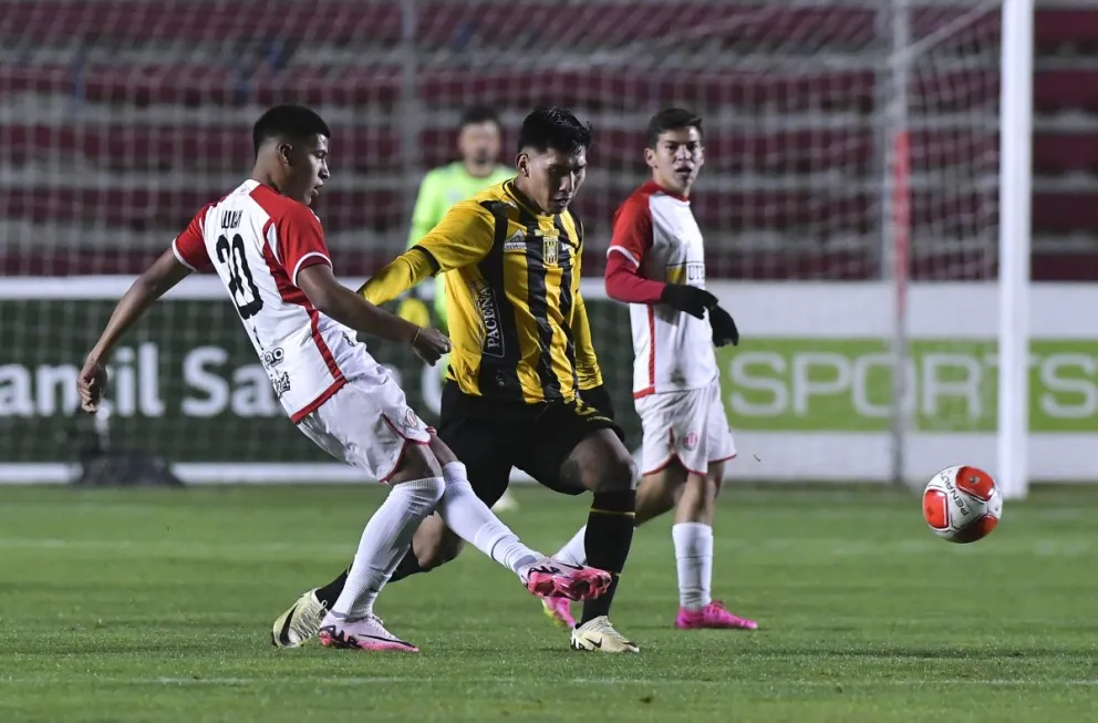 Incidencia del partido que The Strongest le ganó a Universitario de Vinto, el sábado en el estadio Hernando Siles. Foto: APG