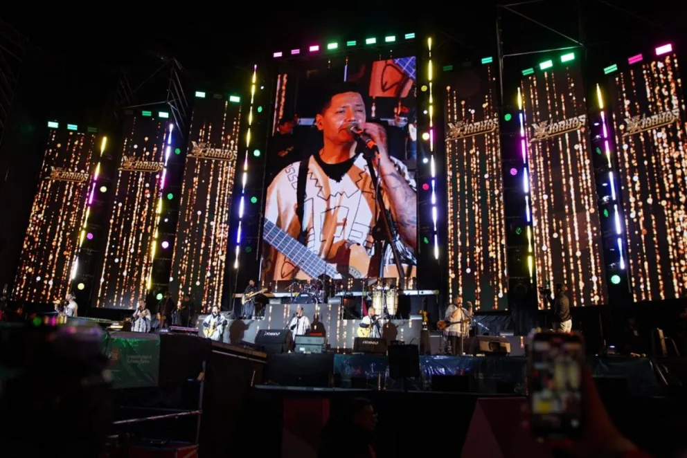 Los Kjarkas abrieron la parte fuerte de la Verbena Paceña 2024.   Foto: Carlos Moreira / Visión 360