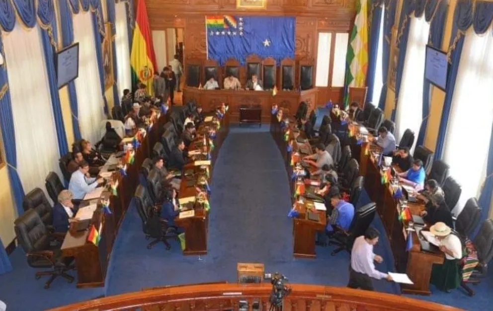 La comisión de Constitución en una sesión anterior. Foto: Captura