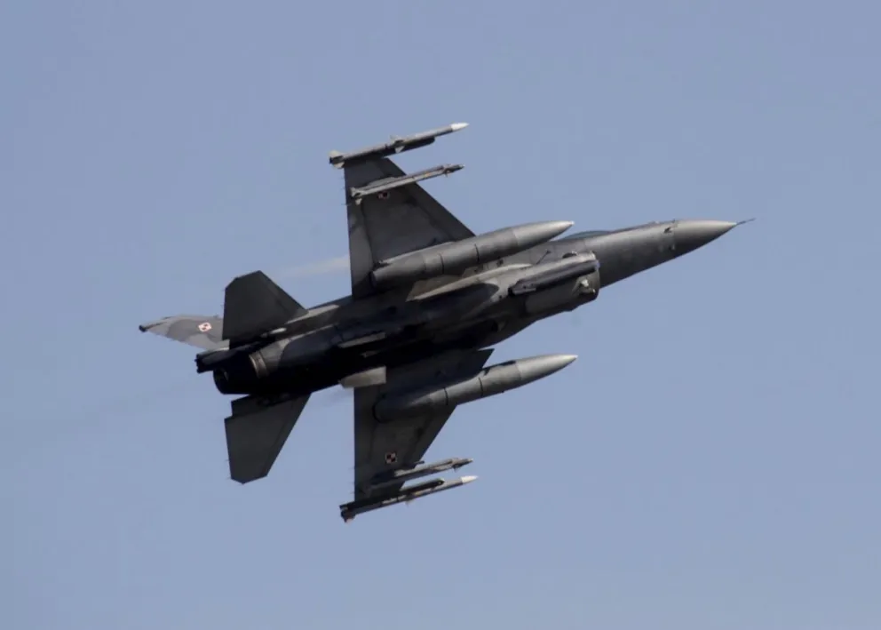 Los caza F-16 que tendrá a su disposición Ucrania para el conflicto con Rusia.. Foto: EFE