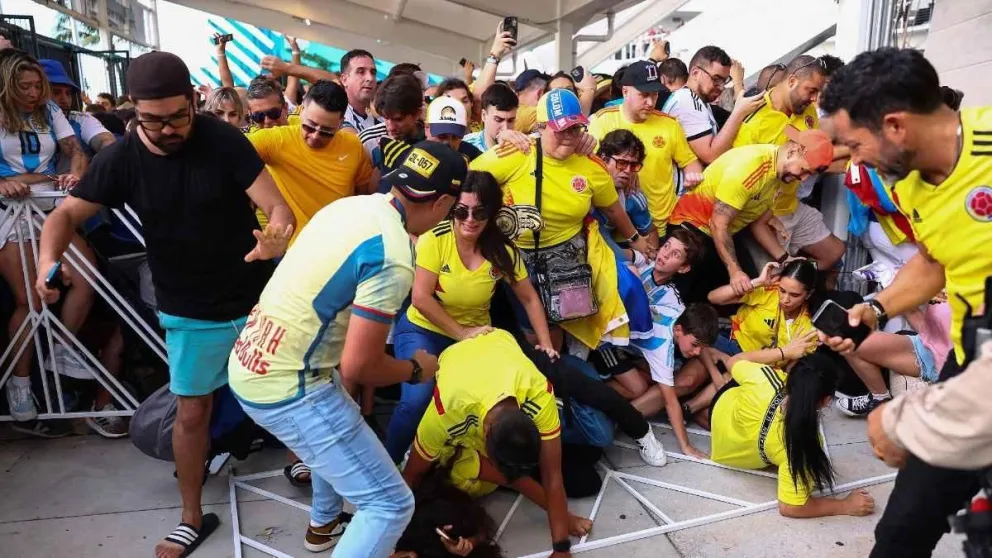 Los hinchas colombianos durante los incidentes en la final de la Copa América. Foto: Sport