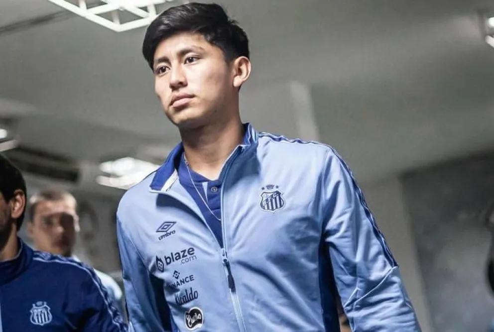 Miguel Terceros, a su llegada al estadio para jugar con el primer plantel del Santos contra Ituano. Foto: Santos FC