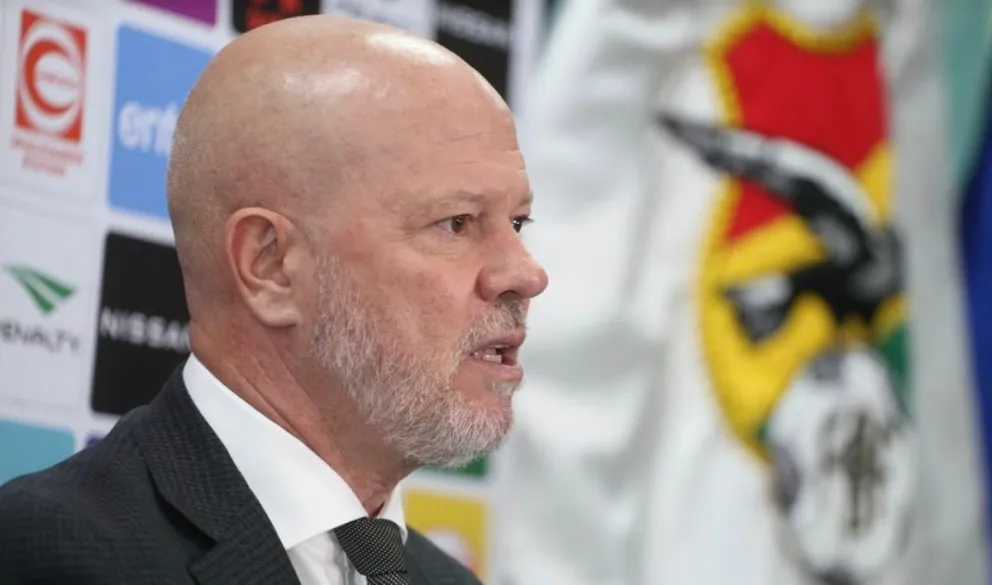 Carlos Zago, el seleccionador nacional, en una conferencia de Santa Cruz. Foto: APG