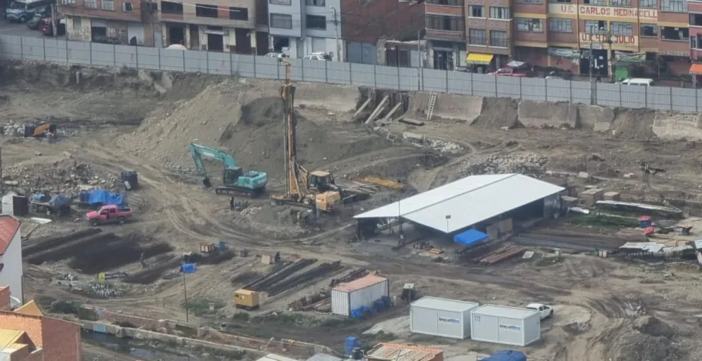 El estadio de Tembladerani en plena construcción. Foto: Archivo Digital. 