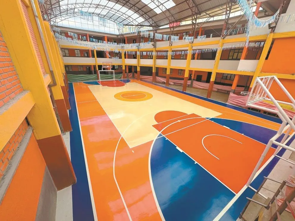 Cancha deportiva que tiene un piso del grupo Mamut. Esta firma cuenta con sucursales en el eje. Fotos: Grupo Mamut