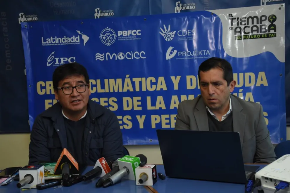 Juan Carlos Alarcón y René Martínez dan a conocer el estudio. Foto: APG