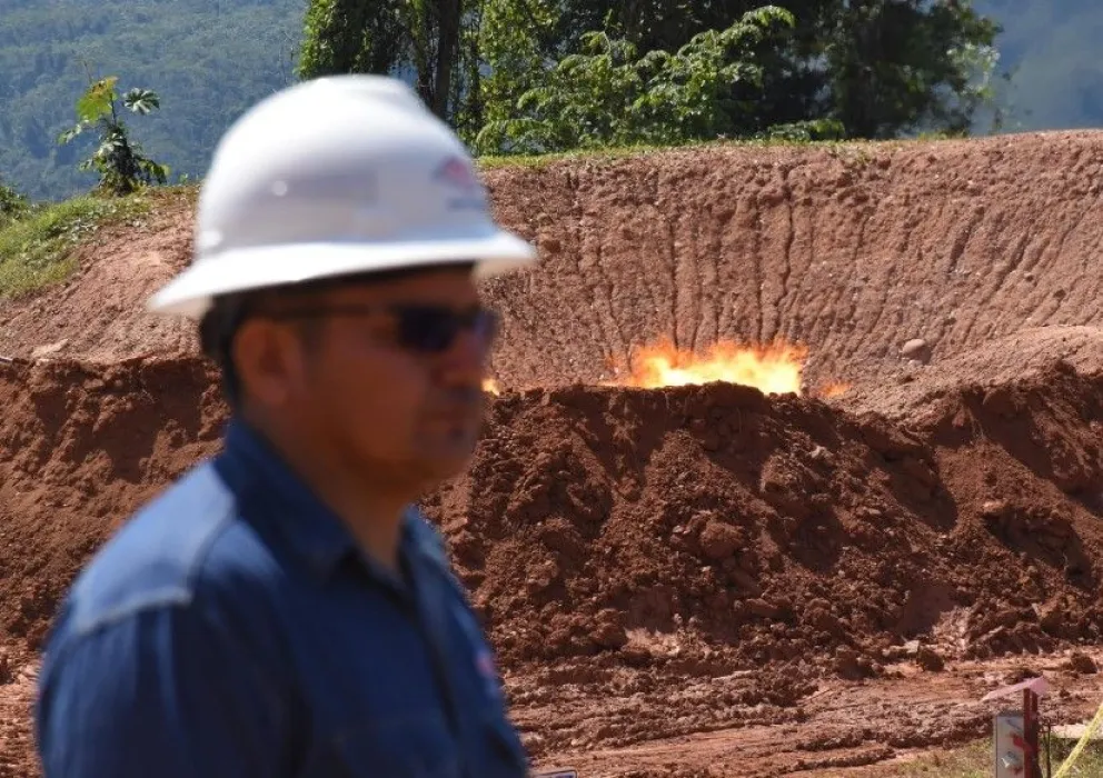 El martes se realizó el acto de perforación del pozo de investigación estratigráfica "Mayaya Centro X1 IE" con una inversión de 76.8 millones de  dólares. Foto: APG