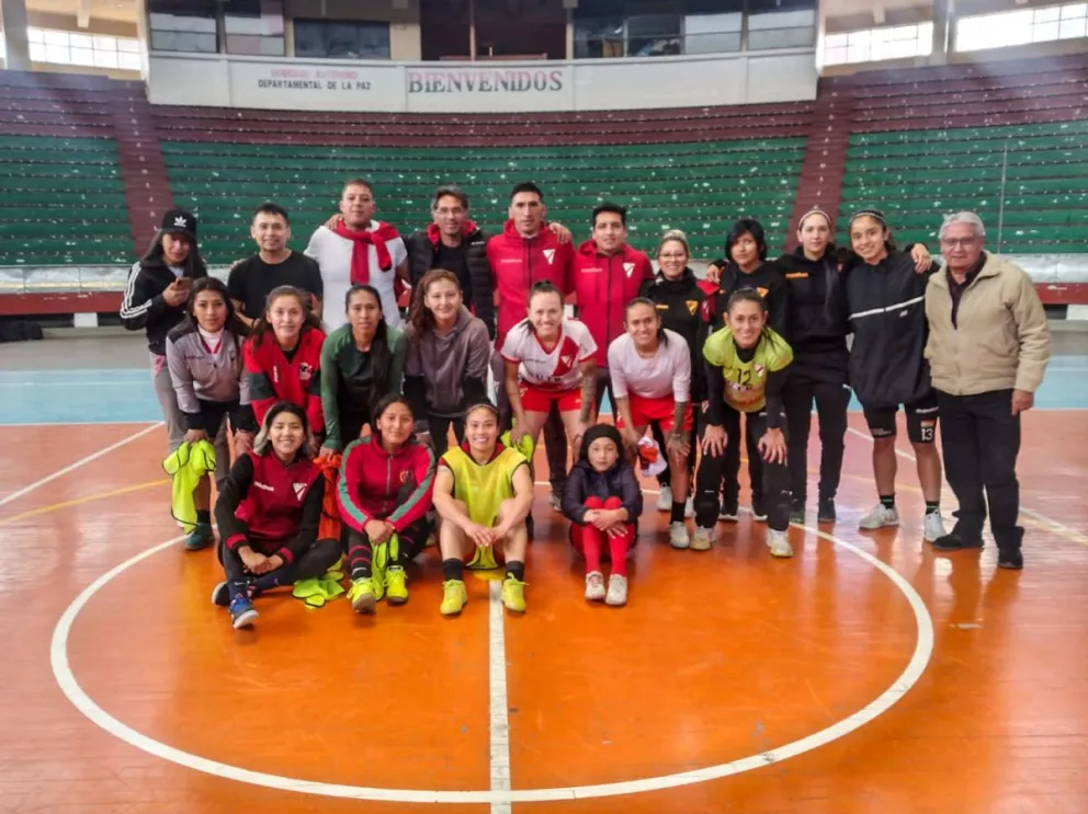 Las jugadoras y el cuerpo técnico de Always Ready, se alistan con todo para la Copa Libertadores. Foto Always Ready