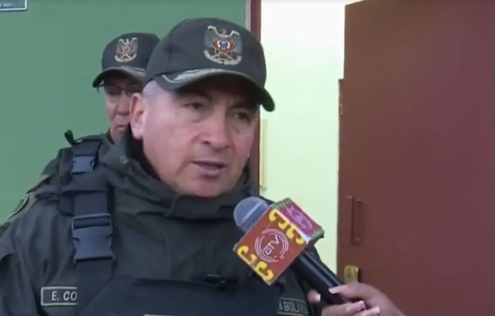 El comandante de la Policía de La Paz, Edgar Cortez, explica los detalles del caso. Foto: Captura de video