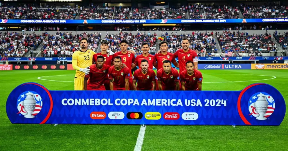 Formación inicial de Bolivia en el debut ante los Estados Unidos. Foto: FBF