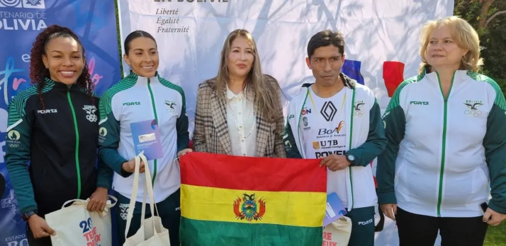 Torrez (izq.), Ribera, la viceministra Karen Palenque, Garibay y la embajadora francesa Hélène Roos. Foto: Marcelo Avendaño.