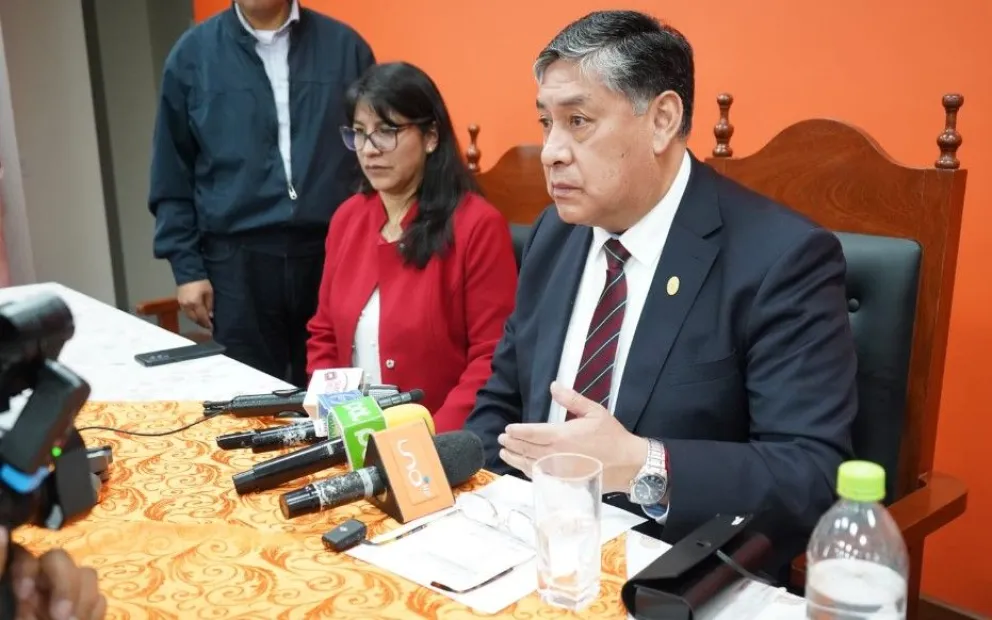 El Fiscal General del Estado, Juan Lanchipa Ponce, en una conferencia de prensa. Foto: Fiscalía
