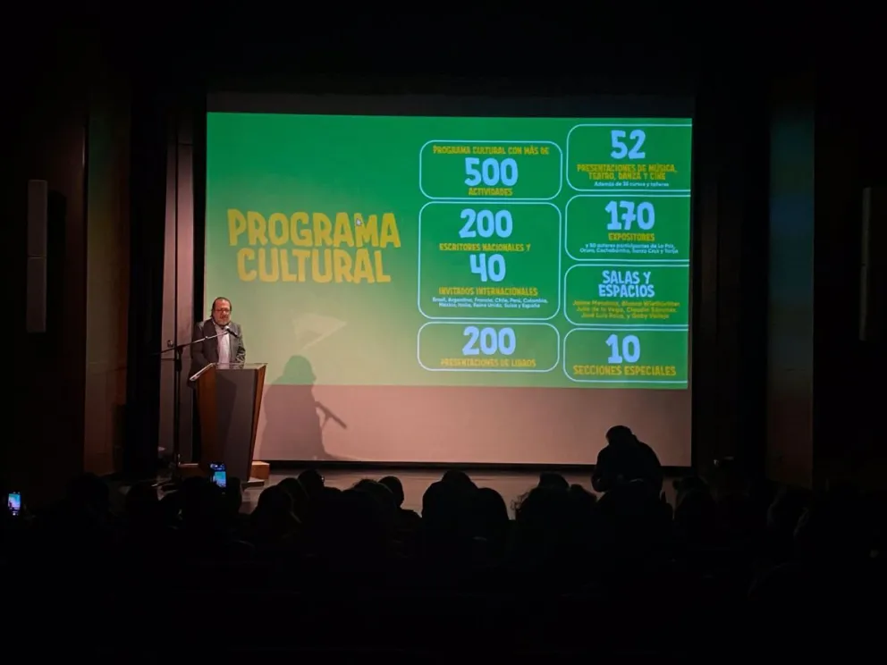 David Pérez presenta la agenda cultural en un acto, el jueves.    FOTO: CDLLP