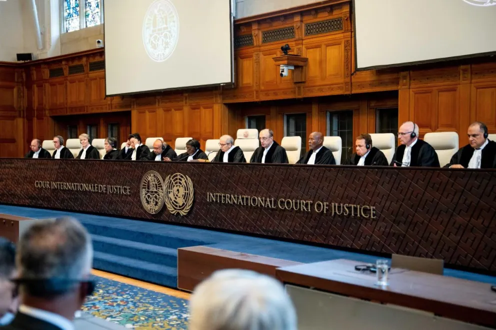 El panel de jueces, con el Presidente Nawaf Salam (C), en la Corte Internacional de Justicia de La Haya. Foto: EFE 