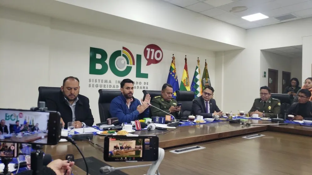 El ministro de Gobierno, Eduardo Del Castillo, se reunió este viernes con periodistas del área. Foto: Carlos Quisbert