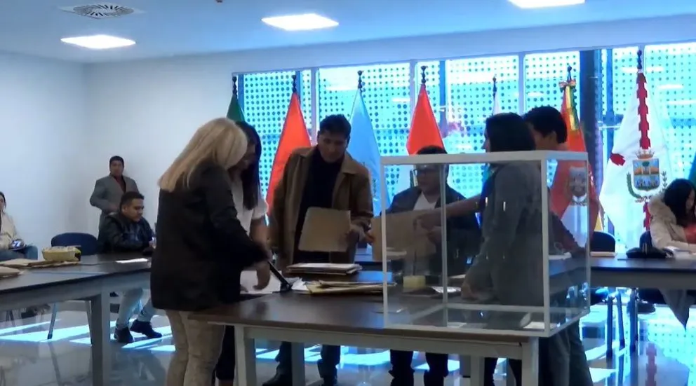 Los asambleístas de las comisiones encargadas del proceso de preselección de las Judiciales. Foto: Captura