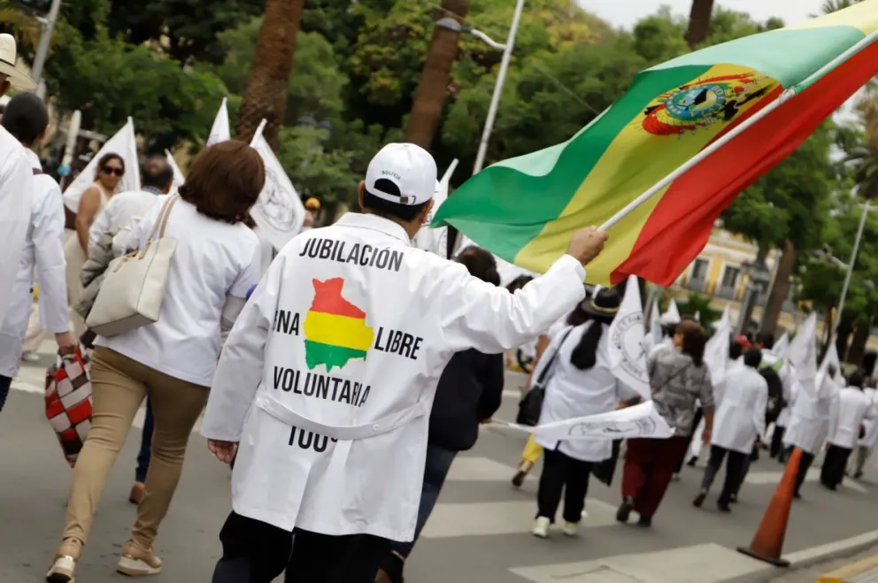 Médicos movilizados en contra de la "jubilación forzosa". Foto: Los Tiempos