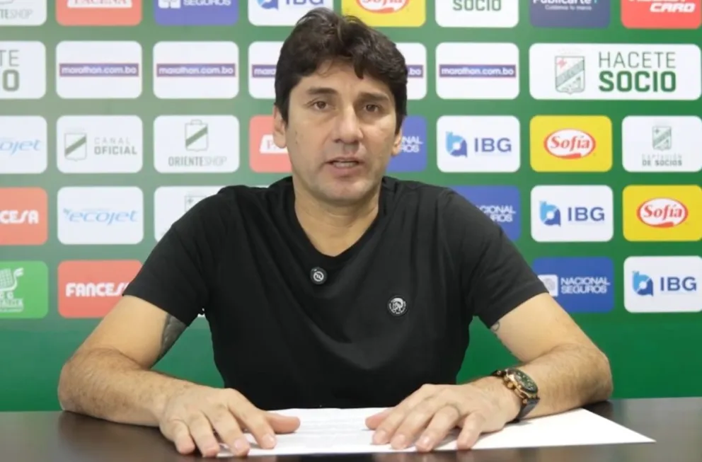 Ronald Raldes, presidente de Oriente Petrolero, lee el comunicado de su club. Foto: captura de video