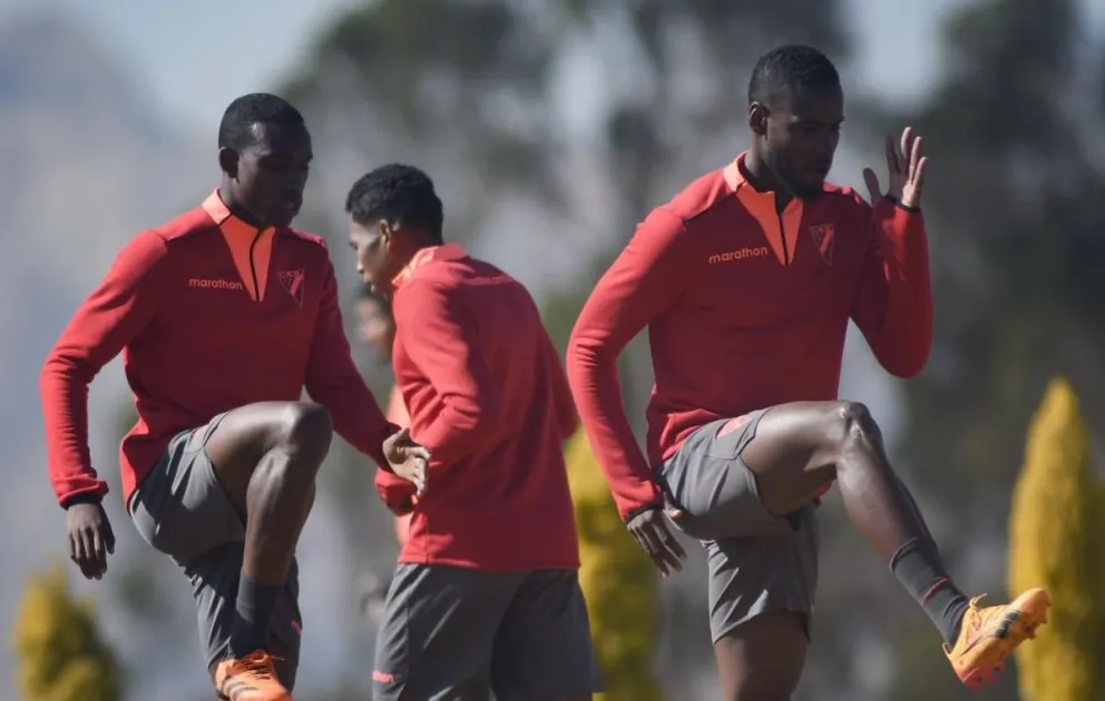 Entrenamiento del club de la banda roja. Foto: Always Ready.