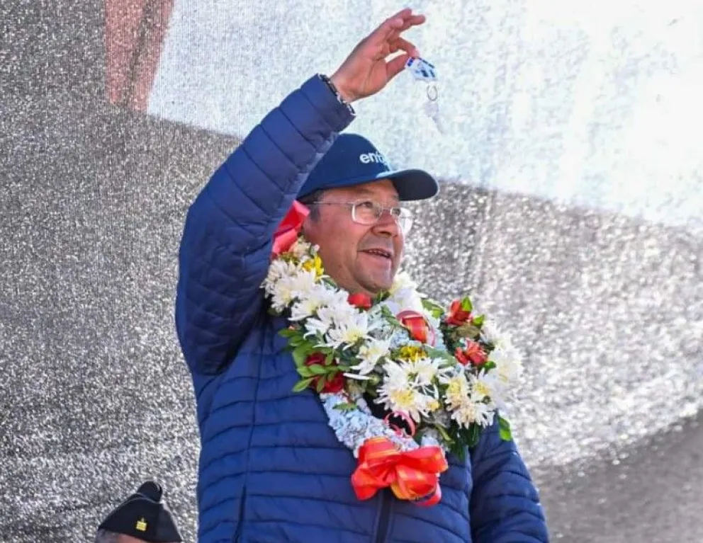 Arce durante un acto de entregas de obras en Viacha. Foto: Captura de video