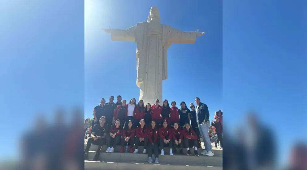 El plantel de Always en El Cristo de la Concordia en Cochabamba. Foto: Sports 360.
