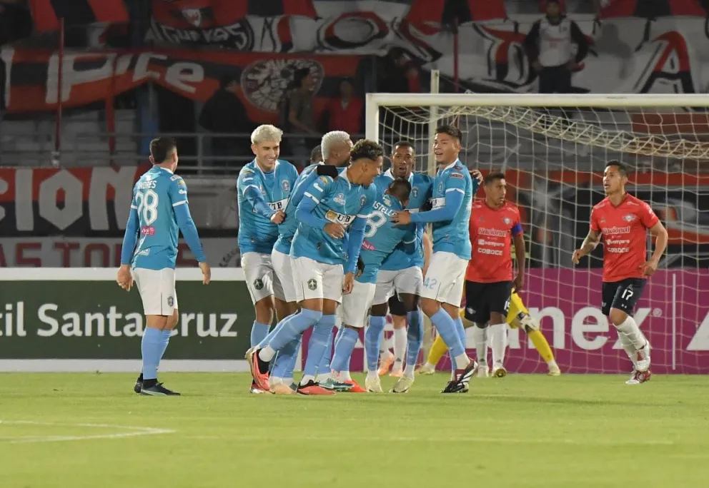 Los jugadores de San Antonio celebran tras el único tanto ante Wilstermann. Foto APG