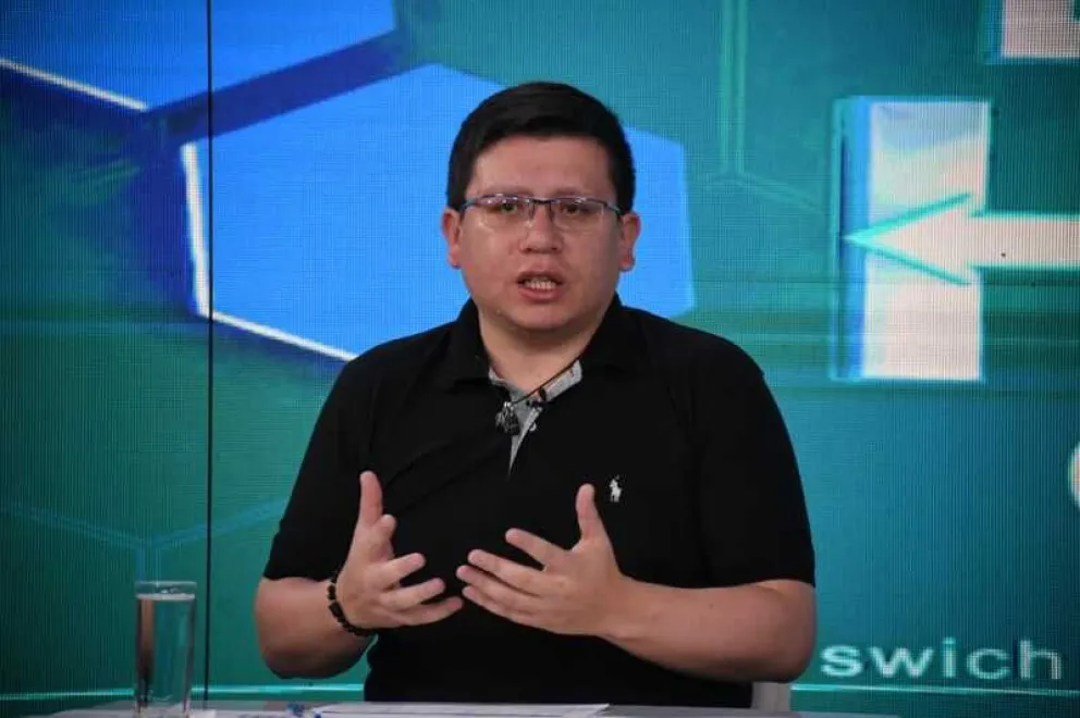 El ministro de Planificación del Desarrollo, Sergio Cusicanqui, en una entrevista en el programa Los Hechos Cuentan, en Bolivia TV. Foto ABI.