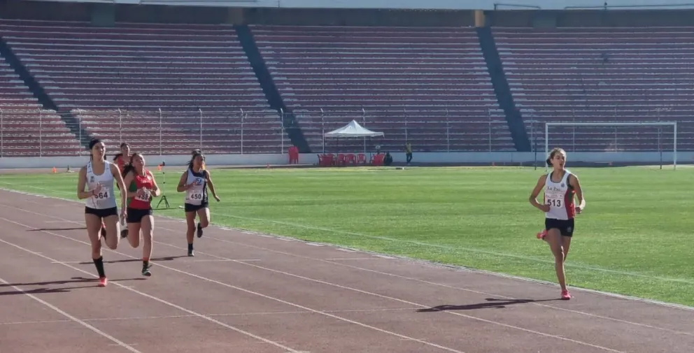 Un grupo de velocistas en la prueba de los 150 metros planos. Foto: Marcelo Arvendaño.