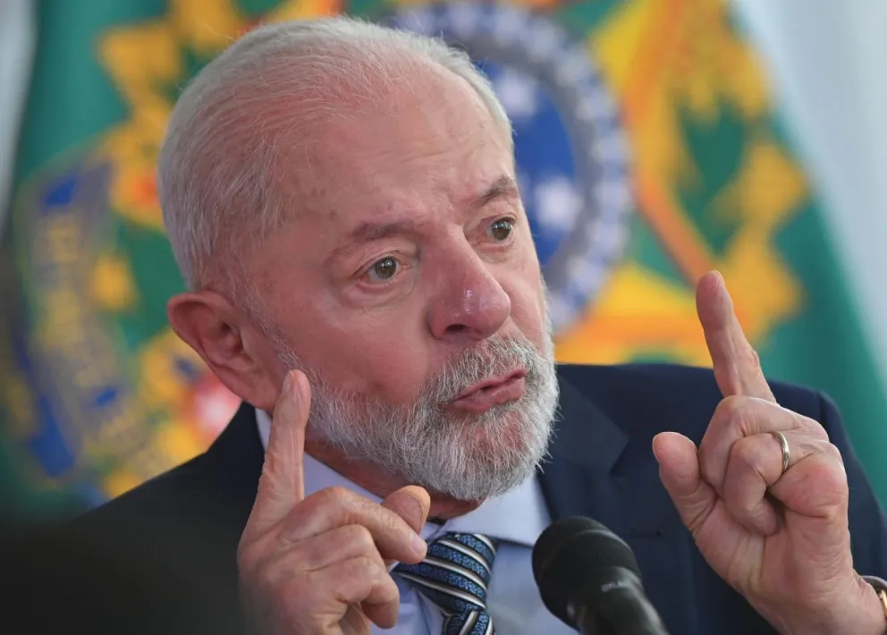 Lula da Silva habla durante una entrevista con periodistas de agencias internacionales. Foto: EFE