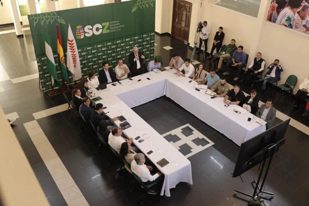 La reunión contra la crisis en Santa Cruz. Foto: Gobernación de Santa CRuz