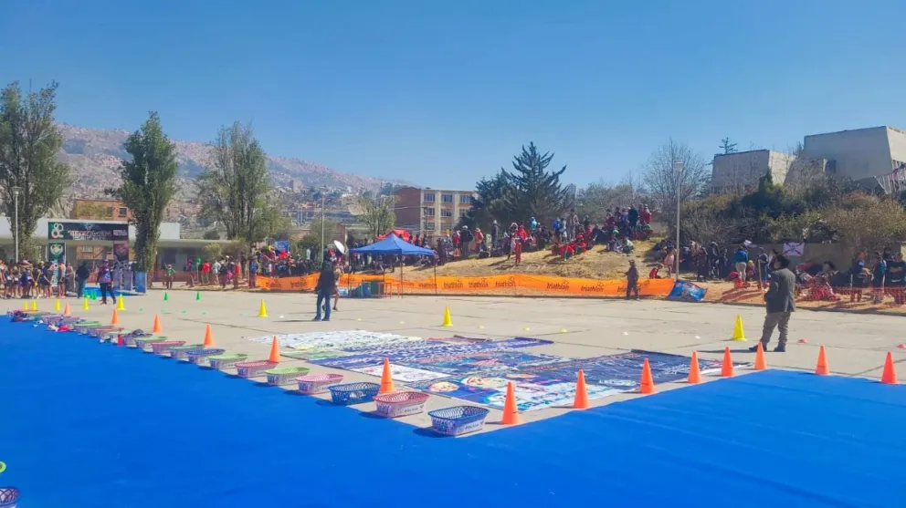 El circuito para el triatlón estaba listo, pero el administrador de la piscina bloqueó el ingreso. Foto: FBT