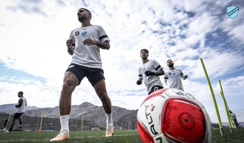 Jugadores de la Academia en pleno entrenamiento en Ananta. Foto: Club Bolívar.