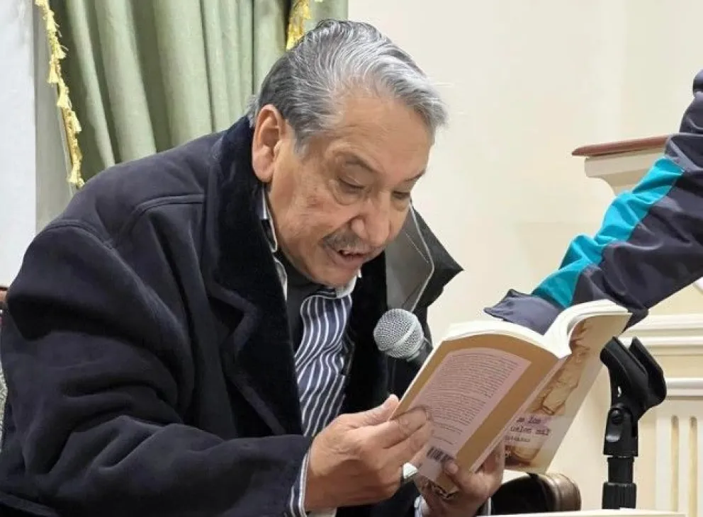 Jaime Nisttahuz en la presentación de su libro "No todos los zapatos huelen mal". Foto: La Paz Culturas