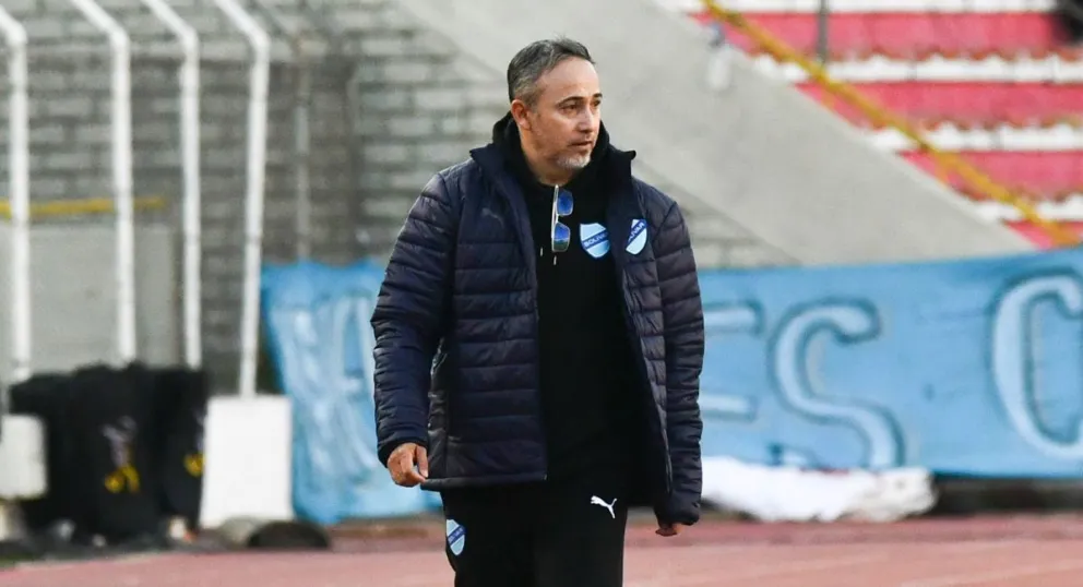 Flavio Robatto, el domingo, bastante ofuscado por el desarrollo del partido. Foto APG