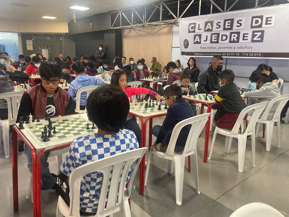 Ajedrecistas durante la primera edición del Intercolegial. Foto: Club Blitz.