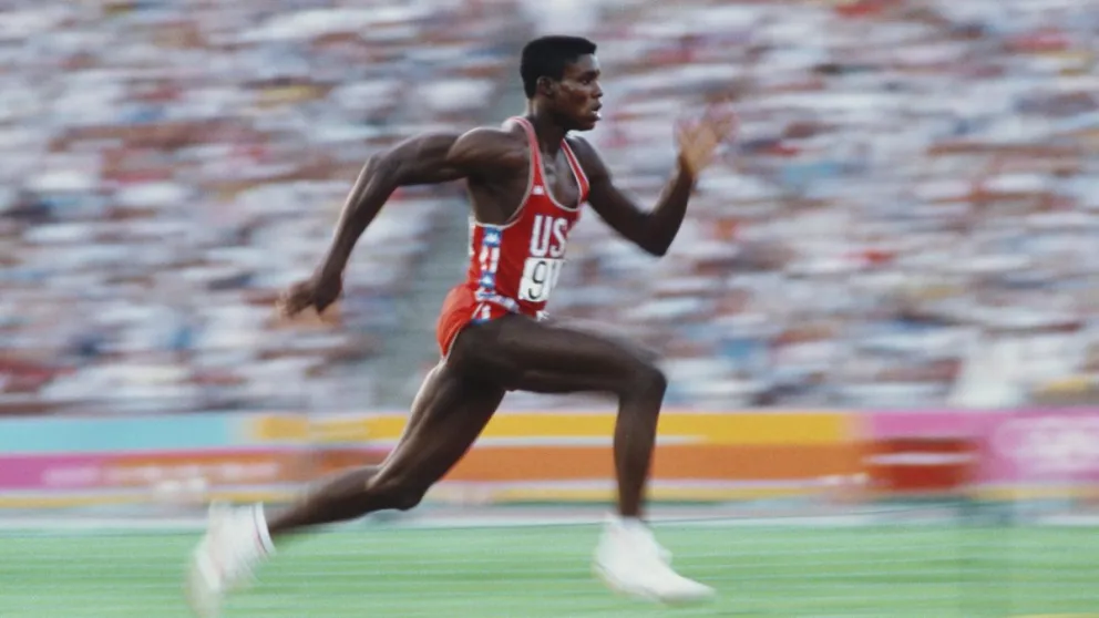 Carl Lewis en acción, fue apodado el hijo del viento. Foto: Sports.net