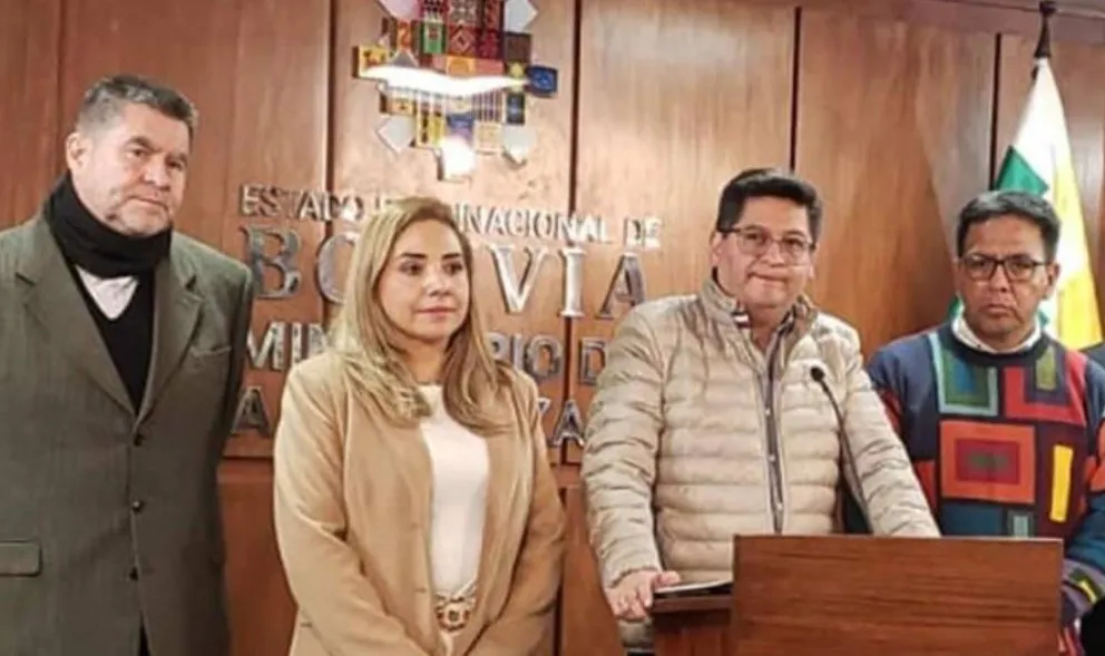 Luego de la conclusión de la reunión, el ministro de Economía dio una conferencia de prensa. Foto: Unitel