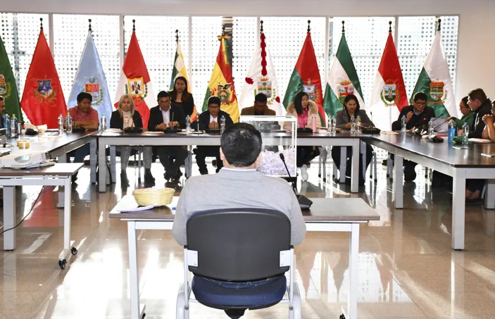 Un postulante durante su prueba oral en el Legislativo. Foto: APG