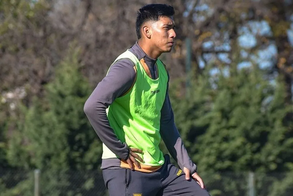 Jeyson Chura, mediocampista ofensivo del Tigre en un entrenamiento de la pretemporada en Argentina. Foto: The Strongest.