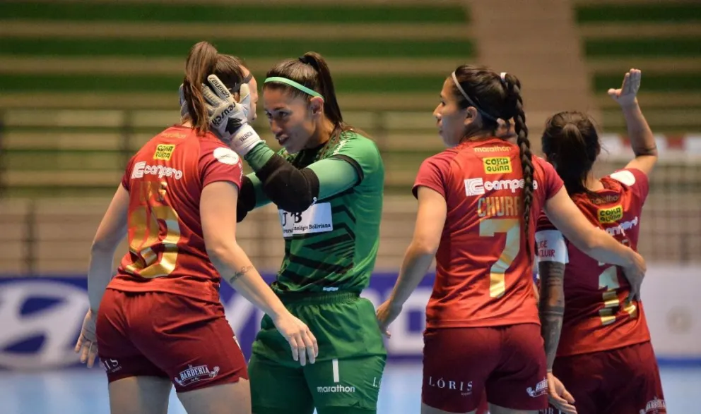 Las jugadoras de Always festejan por el primer tanto convertido. Foto: APG.